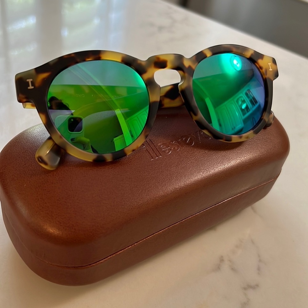 illesteva tortoise sunglasses